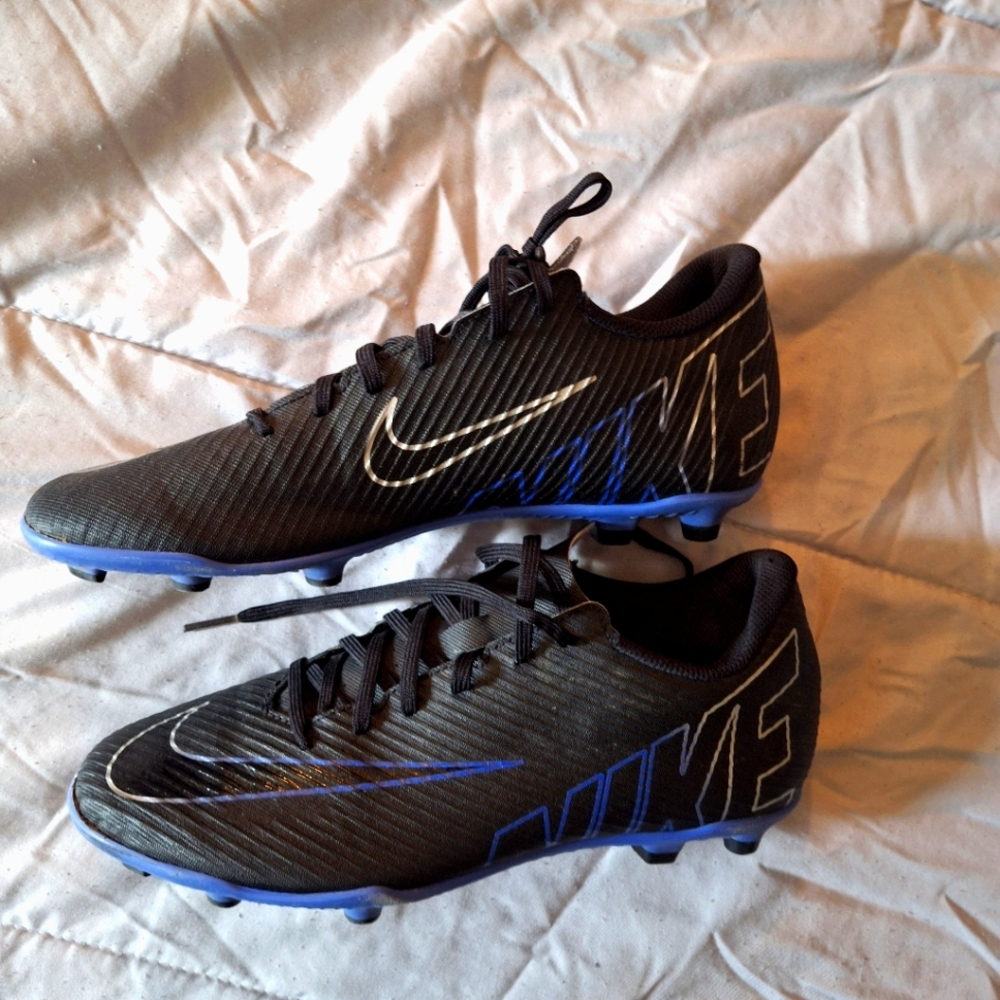 Nike Mercurial Vapor 15 Club Molded Soccer Cleats LIKE NEW Size 8